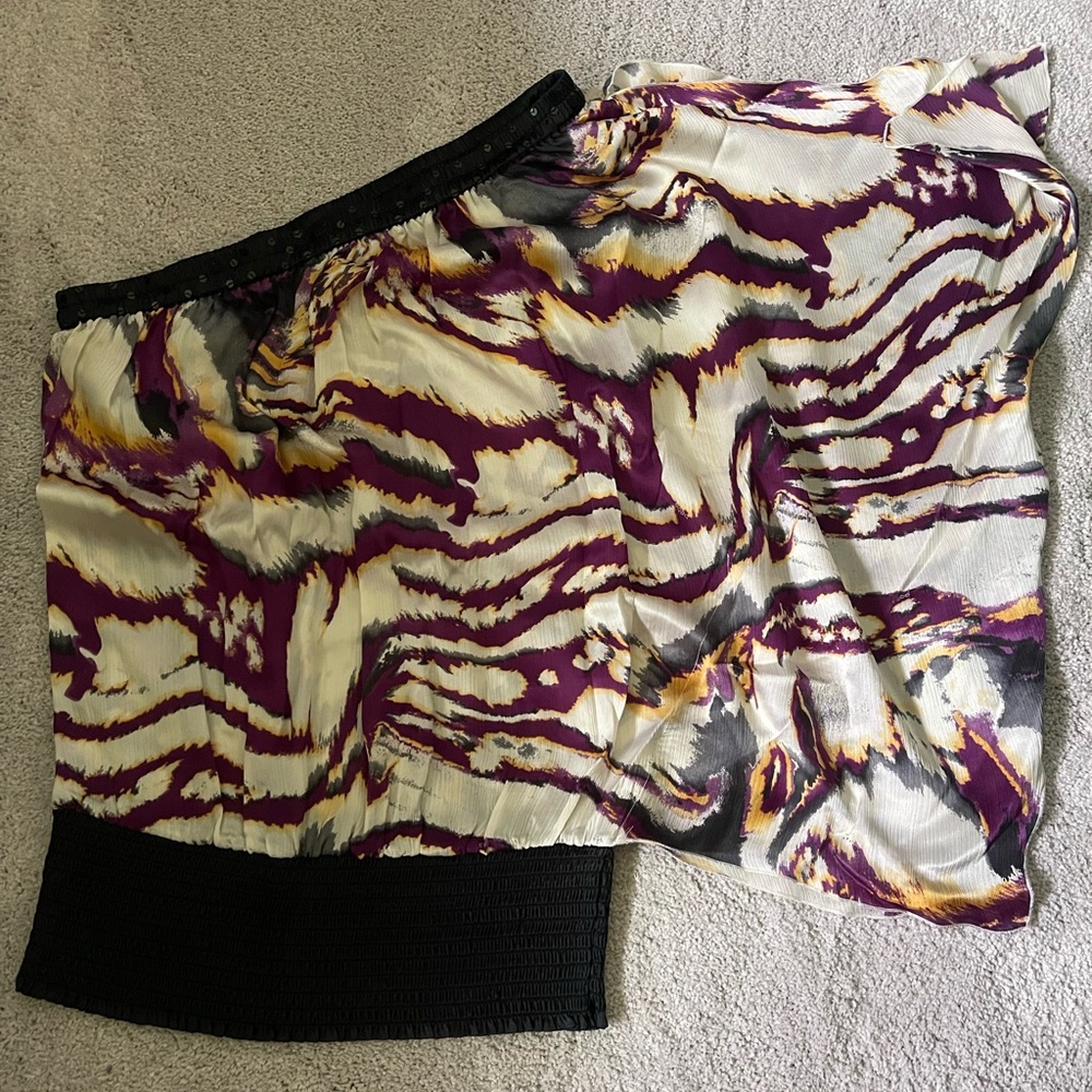 One shoulder top